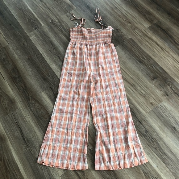 Women’s unbranded peach and white plaid jumpsuit - Picture 2 of 7